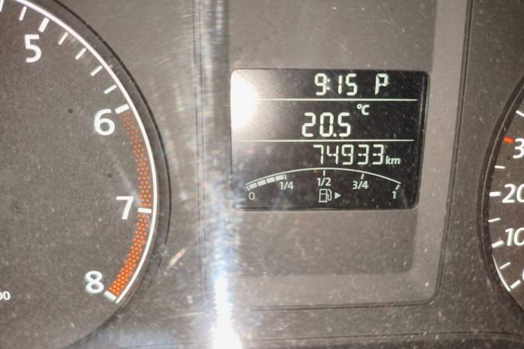 Used Volkswagen Sagitar 2014 1.6L Automatic Comfort Model Odometer Close Up