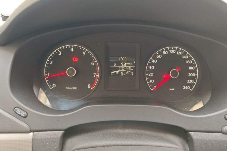 Used Volkswagen Sagitar 2014 1.6L Manual Comfort Model Odometer Close Up