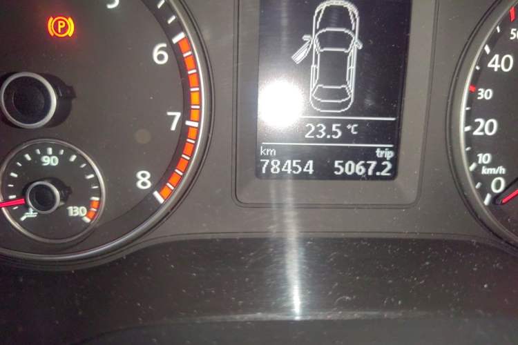 Used Volkswagen Sagitar 2014 Revised Version 1.4TSI Automatic Luxury Edition Odometer Close Up