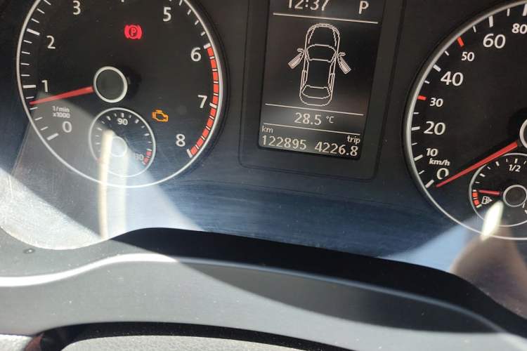 Used Volkswagen Sagitar 2014 Revised Version 1.4TSI Automatic Luxury Edition Odometer Close Up