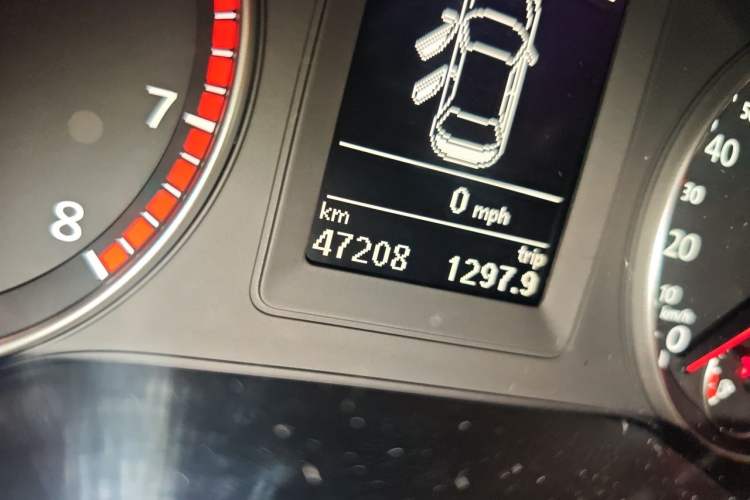 Used Volkswagen Sagitar 2014 Revised Version 1.4TSI Automatic Luxury Edition Odometer Close Up