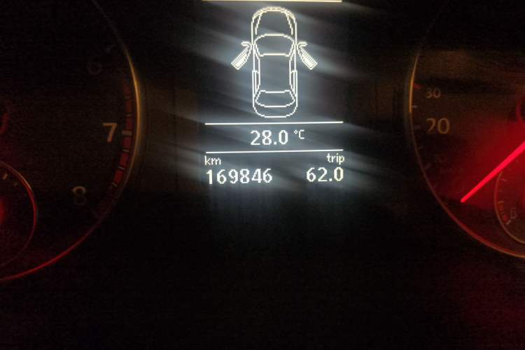 Used Volkswagen Sagitar 2014 1.4TSI Automatic Luxury Model Odometer Close Up