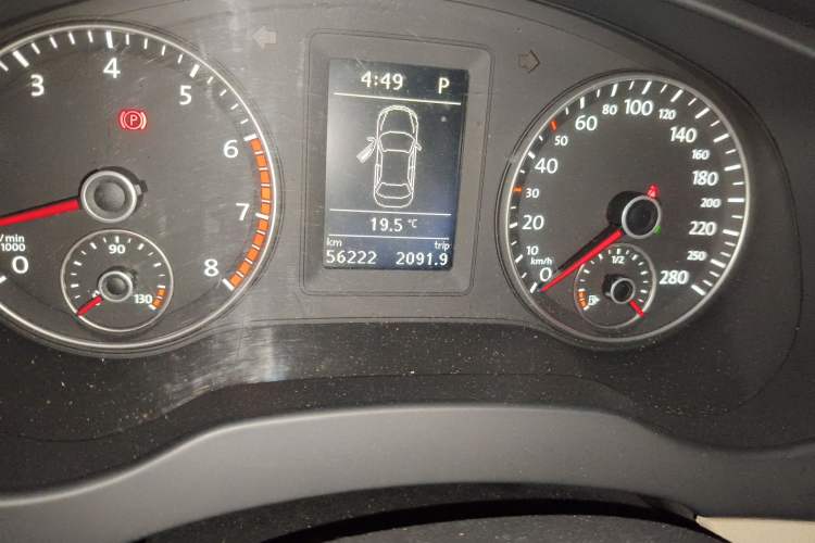 Used Volkswagen Sagitar 2014 1.4TSI Automatic Luxury Model Odometer Close Up