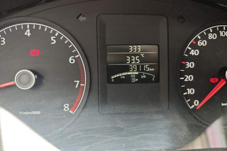 Used Volkswagen Sagitar 2014 Revised Version 1.6L Manual Comfort Edition Odometer Close Up