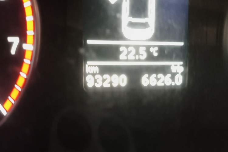 Used Volkswagen Sagitar 2014 1.4TSI Automatic Luxury Model Odometer Close Up