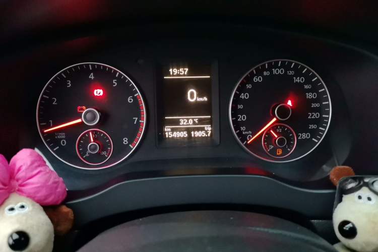 Used Volkswagen Sagitar 2014 Revised Version 1.4TSI Manual Luxury Edition Odometer Close Up