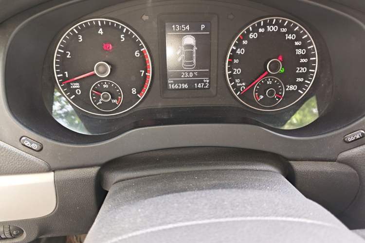 Used Volkswagen Sagitar 2014 1.4TSI BlueMotion Edition Odometer Close Up