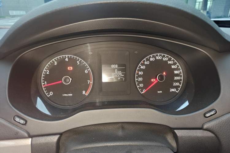 Used Volkswagen Sagitar 2014 Revised Version 1.6L Manual Leading Edition Odometer Close Up