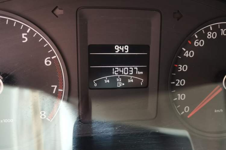 Used Volkswagen Sagitar 2014 1.6L Automatic Comfort Model Odometer Close Up