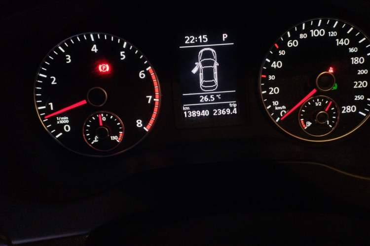 Used Volkswagen Sagitar 2014 1.4TSI Automatic Luxury Model Odometer Close Up