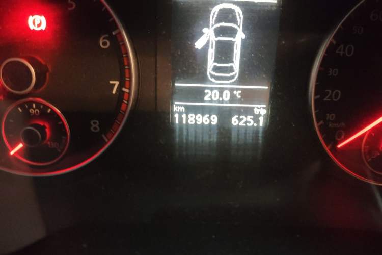 Used Volkswagen Sagitar 2014 Revised 1.4TSI Automatic Flagship Edition Odometer Close Up