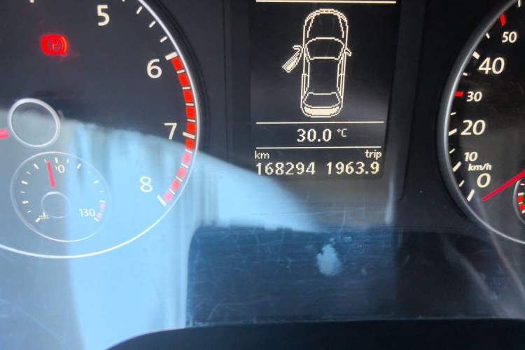 Used Volkswagen Sagitar 2014 Revised Version 1.4TSI Automatic Luxury Edition Odometer Close Up