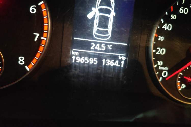 Used Volkswagen Sagitar 2014 Revised Version 1.4TSI Automatic Luxury Edition Odometer Close Up