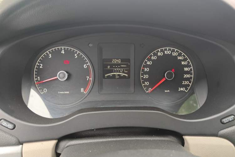 Used Volkswagen Sagitar 2014 1.6L Manual Comfort Model Odometer Close Up