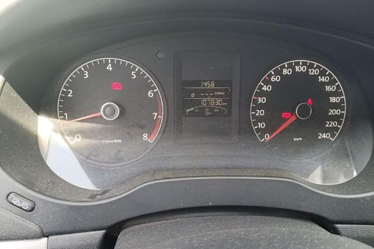 Used Volkswagen Sagitar 2014 Revised Version 1.6L Manual Comfort Edition Odometer Close Up