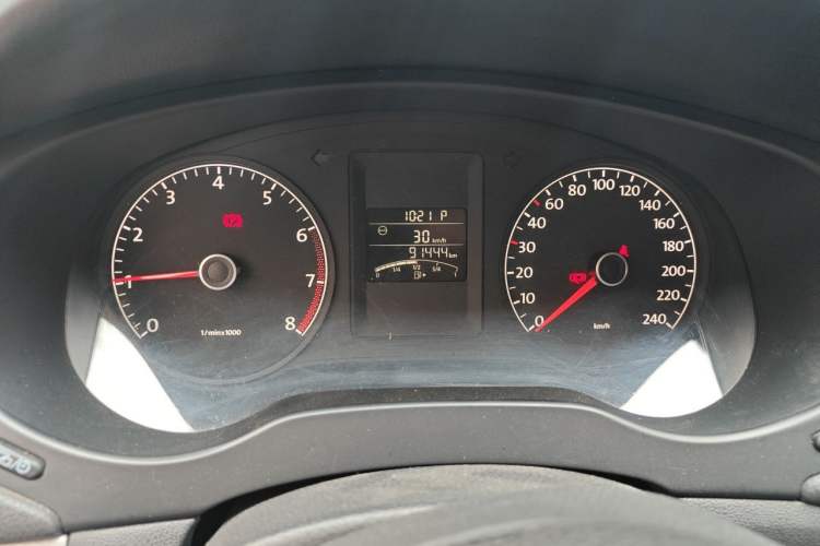 Used Volkswagen Sagitar 2014 Revised Version 1.6L Automatic Comfort Edition Odometer Close Up