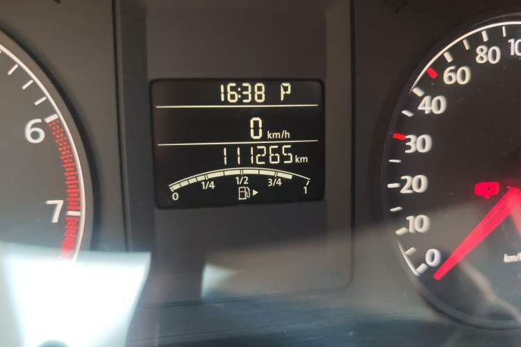 Used Volkswagen Sagitar 2014 Revised Version 1.6L Automatic Comfort Edition Odometer Close Up