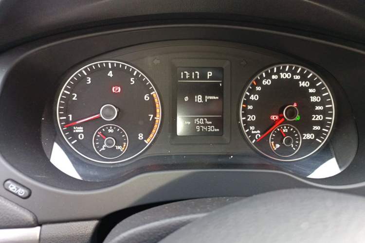 Used Volkswagen Sagitar 2014 Revised Version 1.4TSI Automatic Fashion Edition Odometer Close Up