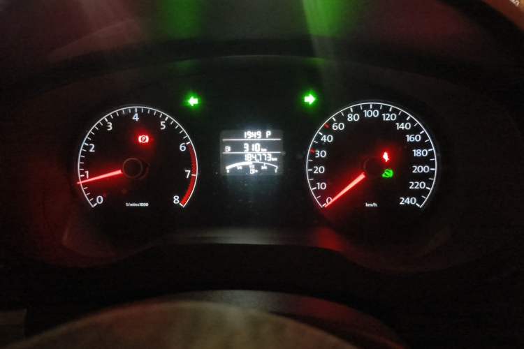 Used Volkswagen Sagitar 2014 1.6L Automatic Comfort Model Odometer Close Up