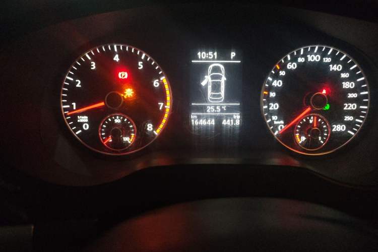 Used Volkswagen Sagitar 2014 1.6L Automatic Comfort Model Odometer Close Up