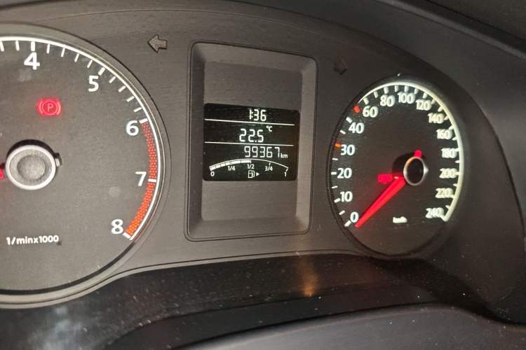 Used Volkswagen Sagitar 2014 Revised Version 1.6L Manual Comfort Edition Odometer Close Up