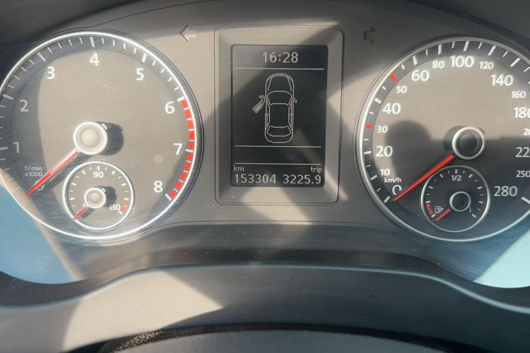 Used Volkswagen Sagitar 2014 Revised Version 1.4TSI Automatic Luxury Edition Odometer Close Up