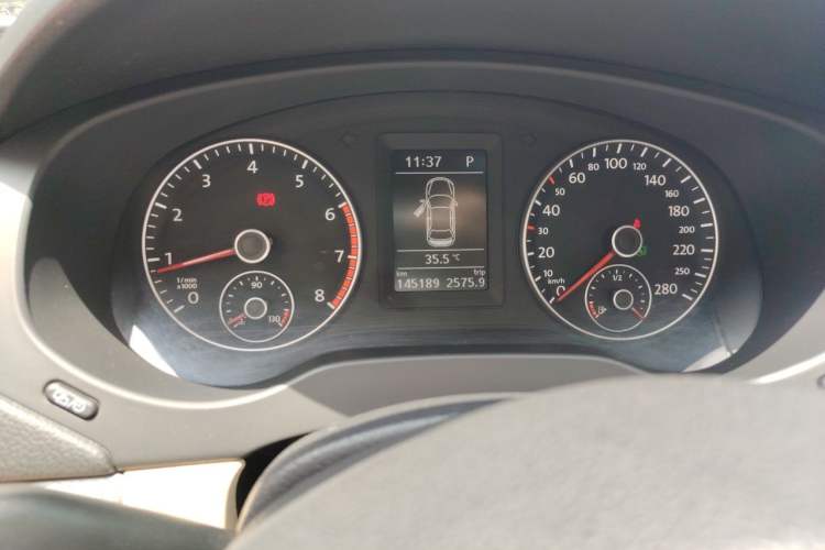 Used Volkswagen Sagitar 2014 Revised Version 1.4TSI Automatic Luxury Edition Odometer Close Up