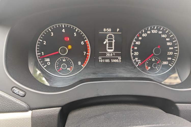 Used Volkswagen Sagitar 2014 Revised Version 1.4TSI Automatic Luxury Edition Odometer Close Up