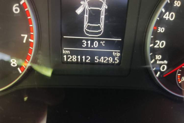 Used Volkswagen Sagitar 2014 Revised Version 1.4TSI Manual Luxury Edition Odometer Close Up