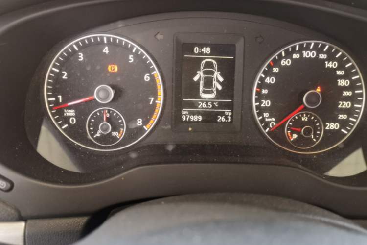 Used Volkswagen Sagitar 2014 Revised Version 1.4TSI Manual Luxury Edition Odometer Close Up
