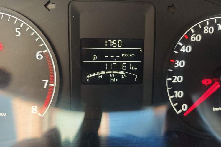 Used Volkswagen Sagitar 2014 Revised Version 1.6L Manual Comfort Edition Odometer Close Up