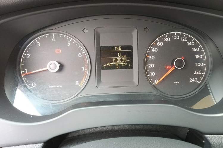 Used Volkswagen Sagitar 2014 Revised Version 1.6L Manual Comfort Edition Odometer Close Up