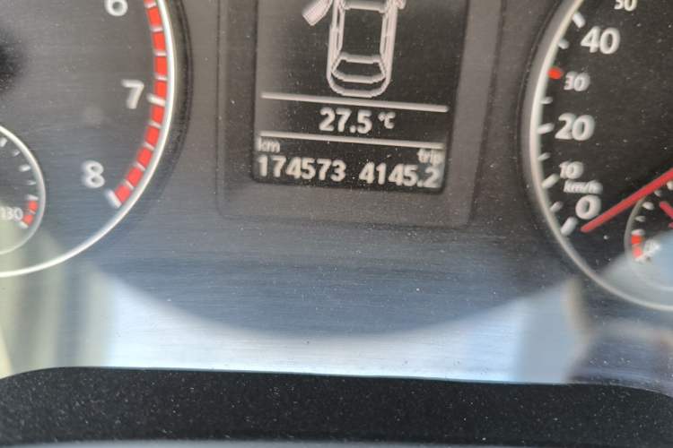 Used Volkswagen Sagitar 2014 1.4TSI Automatic Luxury Model Odometer Close Up