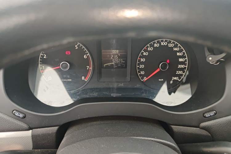 Used Volkswagen Sagitar 2014 Revised Version 1.6L Manual Comfort Edition Odometer Close Up