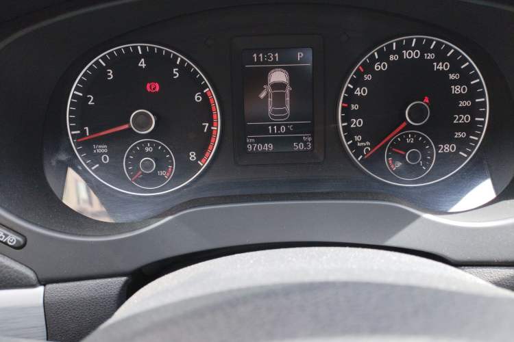 Used Volkswagen Sagitar 2014 Revised 1.4TSI BlueMotion Edition Odometer Close Up