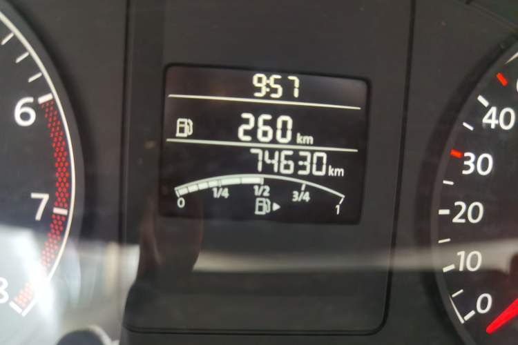 Used Volkswagen Sagitar 2014 Revised Version 1.6L Manual Leading Edition Odometer Close Up