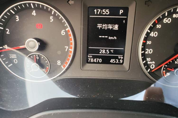 Used Volkswagen Sagitar 2014 1.4TSI Automatic Luxury Model Odometer Close Up
