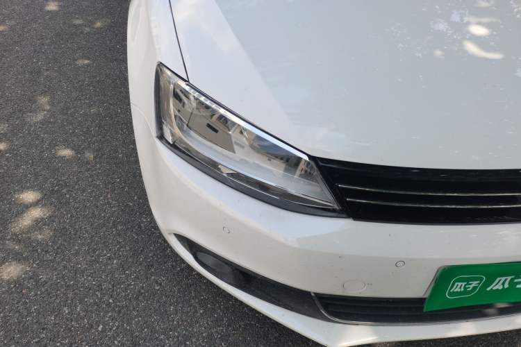 Used Volkswagen Sagitar 2014 Revised Version 1.4TSI Automatic Luxury Edition Right Front Headlight