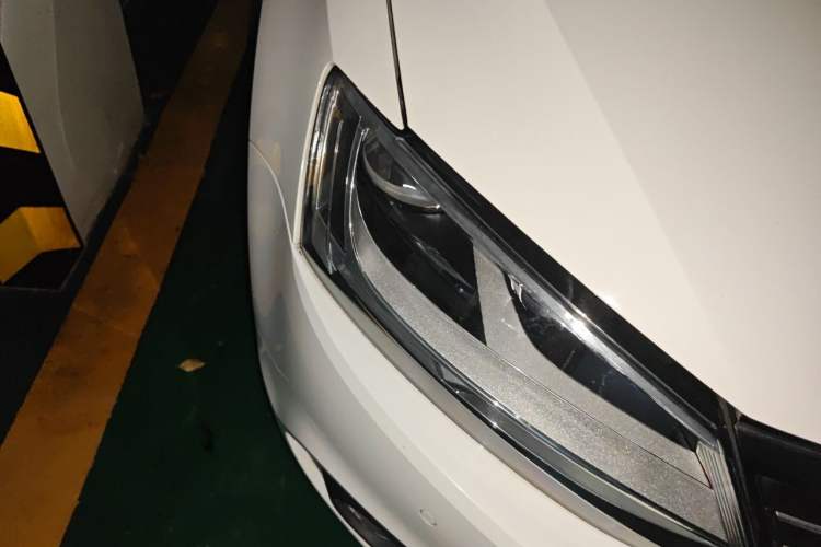 Used Volkswagen Sagitar 2014 1.4TSI Automatic Luxury Model Right Front Headlight