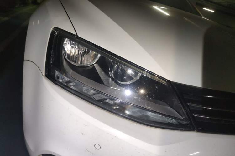 Used Volkswagen Sagitar 2014 Revised Version 1.4TSI Automatic Luxury Edition Right Front Headlight