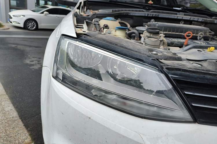 Used Volkswagen Sagitar 2014 Revised Version 1.6L Automatic Leading Edition Right Front Headlight