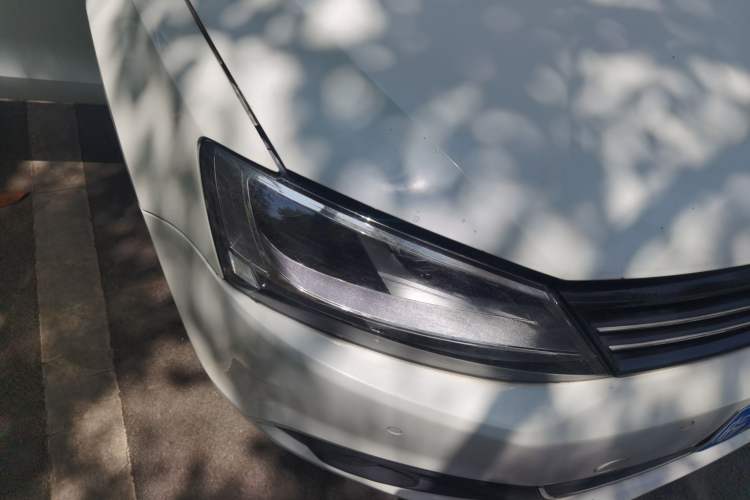 Used Volkswagen Sagitar 2014 1.4TSI Automatic Luxury Model Right Front Headlight