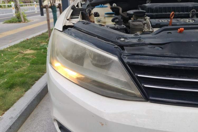 Used Volkswagen Sagitar 2014 Revised Version 1.6L Automatic Fashionable Style Right Front Headlight