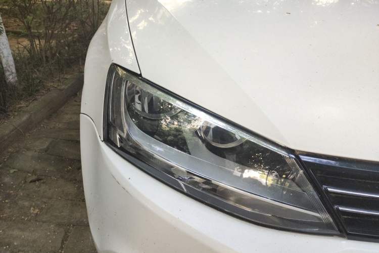 Used Volkswagen Sagitar 2014 Revised Version 1.6L Automatic Comfort Edition Right Front Headlight