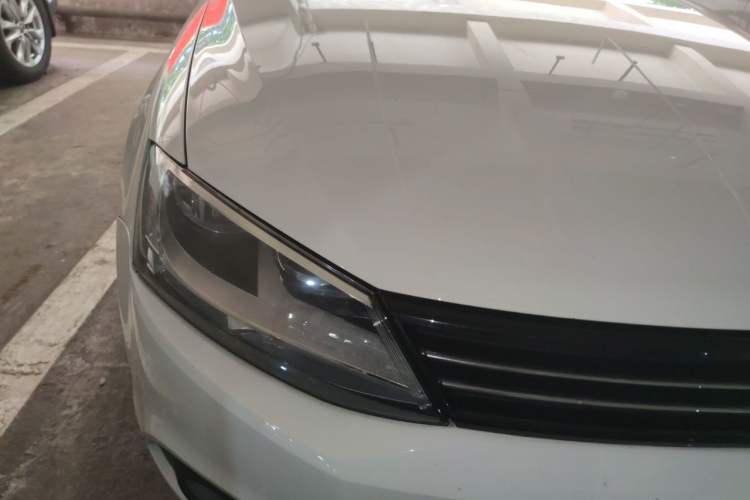 Used Volkswagen Sagitar 2014 1.6L Automatic Comfort Model Right Front Headlight