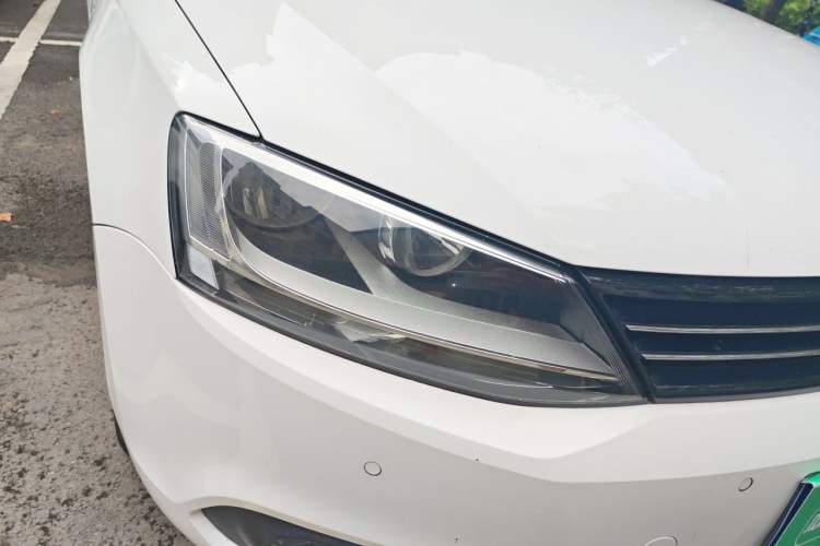 Used Volkswagen Sagitar 2014 Revised Version 1.4TSI Automatic Luxury Edition Right Front Headlight