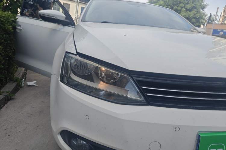 Used Volkswagen Sagitar 2014 Revised Version 1.4TSI Automatic Luxury Edition Right Front Headlight