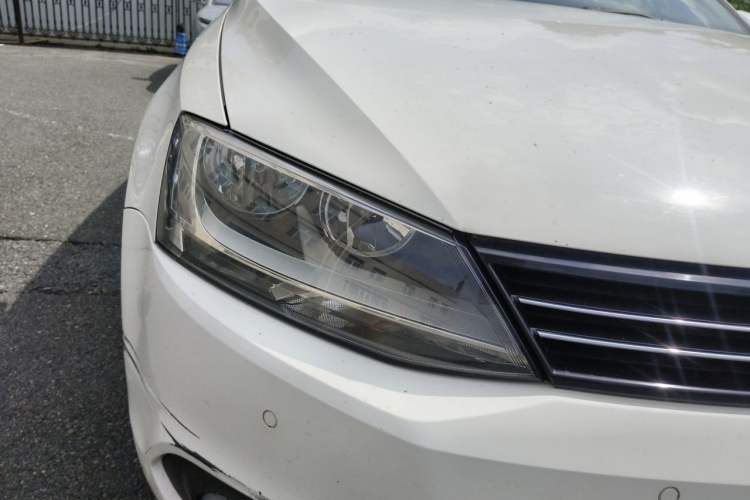 Used Volkswagen Sagitar 2014 1.4TSI Automatic Luxury Model Right Front Headlight