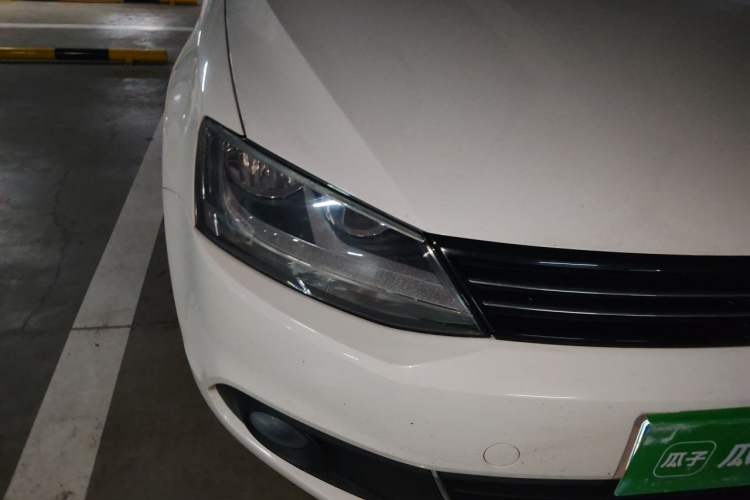 Used Volkswagen Sagitar 2014 Revised Version 1.6L Automatic Comfort Edition Right Front Headlight