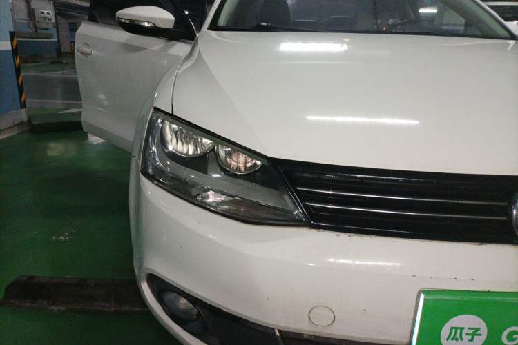 Used Volkswagen Sagitar 2014 1.6L Automatic Comfort Model Right Front Headlight